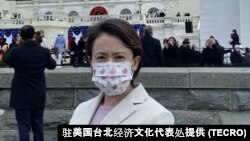རྒྱལ་ས་ཝ་ཤིང་ཊོན་དུ་བཅའ་སྡོད་ཐེ་ཝན་གྱི་སྐུ་ཚབ་ཞའོ་མཱེ་ཆཱིན་ཨ་མི་རི་ཀའི་སྲིད་འཛིན་༤༦་པ་ཇཱོ་བྷ་ཌན་གྱི་ཁྲི་སྟོན་མཛད་སྒོར་གཞུང་འབྲེལ་གྱིས་མགྲོན་འབོད་བྱས་འདུག