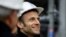 El presidente francés Emmanuel Macron, con un casco de trabajo, visita el sitio de restauración en la Catedral de Notre-Dame de París, que resultó dañada en un devastador incendio hace cuatro años, en París, Francia, el 14 de abril de 2023.