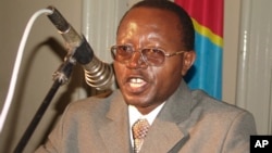 Le militant Floribert Chebeya Bahizire parle lors d'un séminaire à Kinshasa, Congo, le 2 juin 2010.