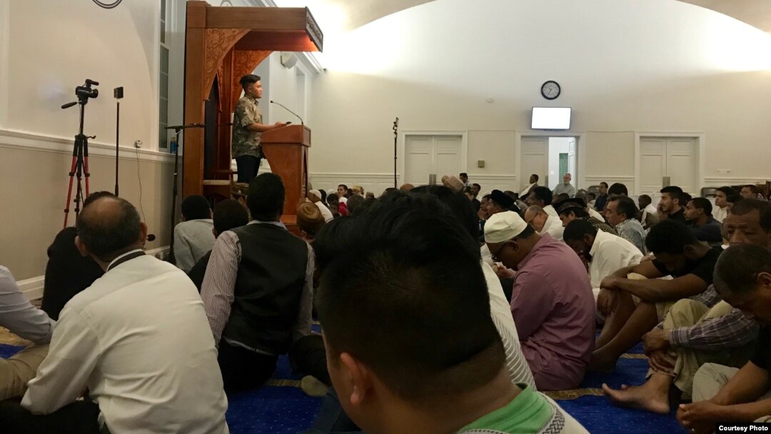 Suasana ibadah Ramadan di masjid IMAAM Center, Silver Spring, di luar Washington DC.
