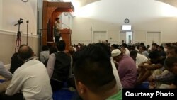 Suasana ibadah Ramadan di masjid IMAAM Center, Silver Spring, di luar Washington DC.