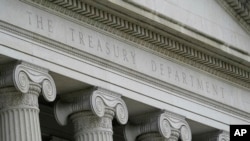 រូបឯកសារ៖ អគារ​ក្រសួង​ហិរញ្ញវត្ថុ​សហរដ្ឋ​អាមេរិក (U.S. Department of the Treasury)​ នៅ​រដ្ឋធានី​វ៉ាស៊ីនតោន​កាល​ពី​ថ្ងៃ​ទី​៤ ខែ​ឧសភា ឆ្នាំ​២០២១។ 