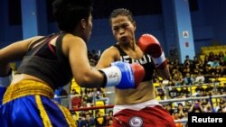 Huang Wensi fights against Thailand's Jarusiri Rongmuang for the Asia Female Continental Super Flyweight Championship gold belt in Taipei, Taiwan, Sept. 26, 2018.