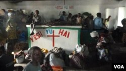 Người đi lánh nạn cuộc khủng hoảng phiến quân ở CHDC Congo tạm trú trong nhà thờ, 23/11/2012