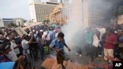 سریلنکا کې د حکومت په ضد د اقتصادي بحران د راوستلو په تور احتجاجونه