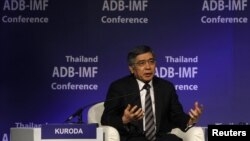 Presiden Bank Pembangunan Asia (ADB) Haruhiko Kuroda dalam konferensi ADB-IMF di Bangkok, 2012. (Foto: Dok)