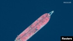 تصویر ماهواره‌ای از نفتکش «اف‌اس‌اُ سِیفر» که در بندرگاه «راس عیسی» در ساحل یمن لنگر انداخته است. ۱۷ ژوئن ۲۰۲۰