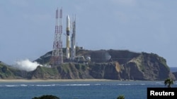 Јапонската агенција за истражување на вселената, позната како JAXA, го емитуваше лансирањето на ракетата HII-A од вселенскиот центар Танегашима во југозападна Јапонија.