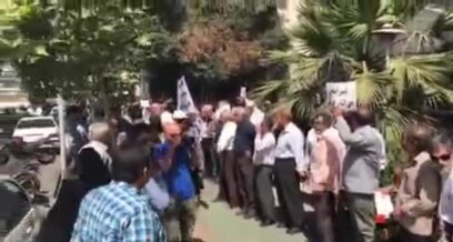 Iranians Form Human Chain in Tehran