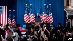 조 바이든 미국 대통령이 2일 워싱턴 D.C. 유니온스테이션에서 열린 민주당 주최 행사에서 연설하고 있다. 