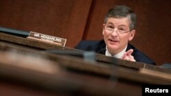 El presidente de la Comisión de Servicios Financieros de la Cámara de Representantes de EE.UU. Jeb Hensarling se opone al Ex-Im Bank.
