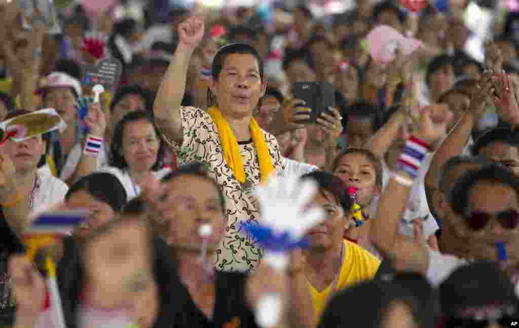 Tailand poytaxti Bangkokda hukumatga qarshi namoyishlar tinmayapti, 10-may, 2014-yil.