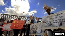 Des manifestants protestent contre le braconnage de rhinocéros à Pretoria, Afrique du Sud, le 29 mars 2012.