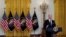 Tổng thống Joe Biden loan báo kế hoạch tiêm rộng rãi liều vaccine tăng cường thứ ba, tại Tòa Bạch Ốc ngày 18/8/2021.