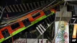 4일 멕시코 수도 멕시코 시티에서 고가 철로가 무너지면서 열차가 추락하는 사고가 발생했다.