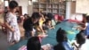 Suasana di Taman Bacaan Warabal, Parung, Bogor (Foto: Screen shot/Video VOA).