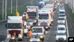 Truck drivers slown down traffic on highway A1 near Lille, northern France, as they demonstrate against the government's pension reform, 18 Oct 2010