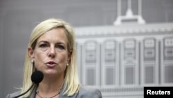 Kirstjen Nielsen, secretária de Segurança Interna defende a medida