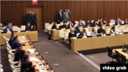 Diplomáticos y manifestantes cubanos interrumpieron una sesión de la ONU convocada por Estados Unidos para hablar sobre los presos políticos en la isla. Octubre 16, 2018. Foto: Captura de video cortesía de Alejandro Rincón.