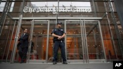 En un largo comunicado, el editor del New York Times comenta sobre una reunión con el presidente Donald Trump el 20 de julio, en la que afirma advirtió al mandatario sobre su lenguaje contra los medios que "no solo divisivo sino cada vez más peligroso".
