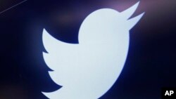 Twitter ha comenzado a hacer cumplir un regla contra el "odio" y el "abuso".