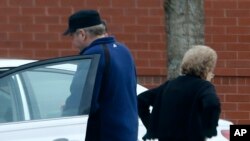 John Hinckley duke vizituar nënën e tij në Williamsburg, Virginia, 19 mars 2015
