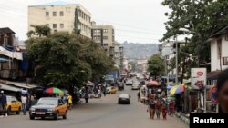 Une rue de Freetown, Sierra Leone, le 19 août 2017. 