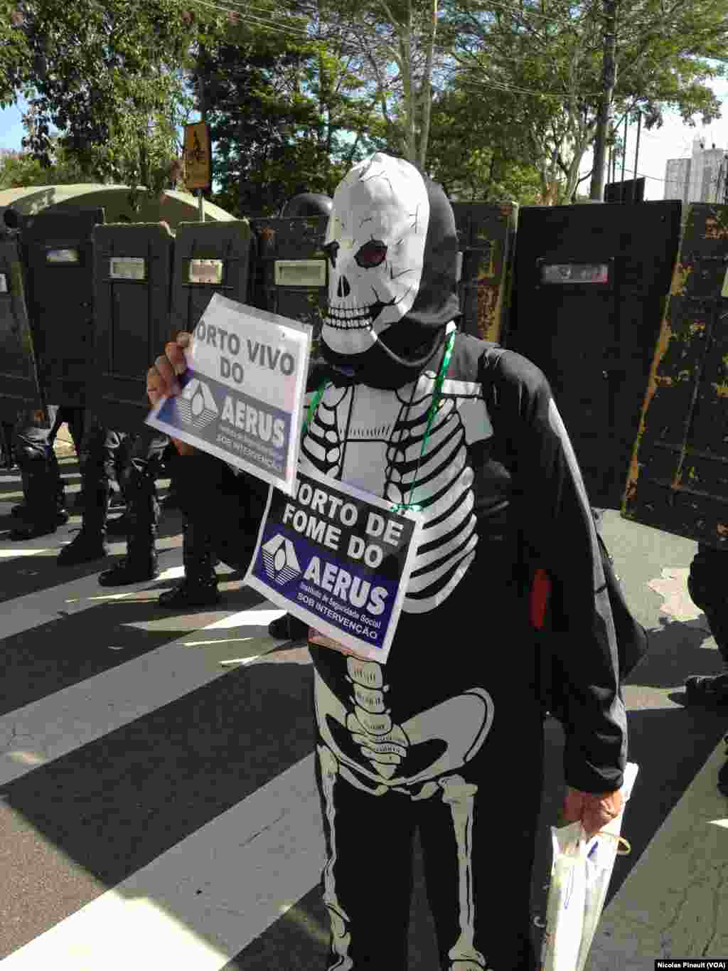 Paulistas estão contra o Mundial que começa hoje, 12 de Junho no Brasil. Junho 2014