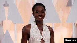 A actriz Lupita Nyong'o num vestido Calvin Klein e diamantes Chopard 