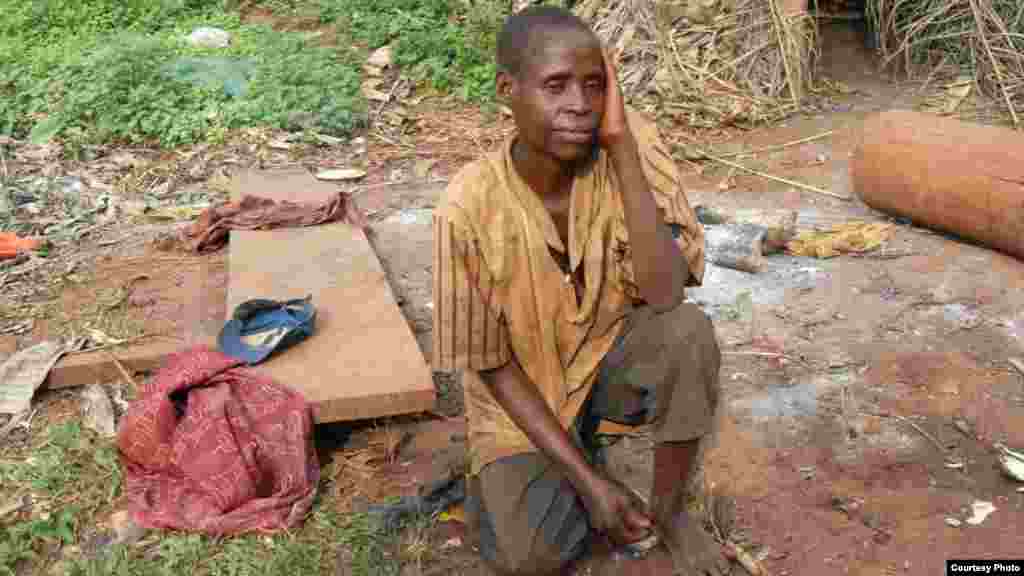 Un jeune femme Pygmées Baka relate ses difficultés quotidiennes de donner à sa famille la une alimentation appropriée. 