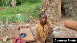 Une Baka évoque la lutte quotidienne de sa famille pour survivre (Photo de courtoisie)