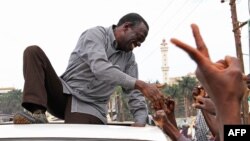 Ugandan opposition party leader Kizza Besigye shakes hands with supporters before being arrested on September 4, 2012 in Kampala, Uganda.