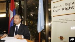 Surya Subedi, U.N. special rapporteur for human rights in Cambodia, speaks at a press conference in Phnom Penh, Cambodia, during a trip in February 2011 (FILE PHOTO).