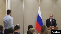 Tổng thống Nga Vladimir Putin phát biểu hôm thứ Ba 5/9 bên lề hội nghị BRIC.