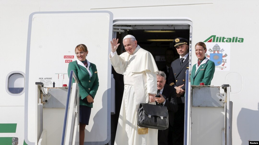 Đức Giáo Hoàng tại sân bay Fiumicino ở Rome, 19/9/2015.