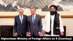 د طالبانو د بهرنیو وزیر امیر خان متقي د چین او پاکستان د بهرنیو چارو له وزیرانو سره 