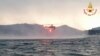 意大利当局在直升机的支持下，潜水员继续在马焦雷湖寻找观光船翻覆的失踪人员。（2023年5月28日） 