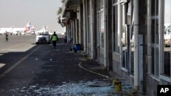 د زیارت، پنجشنبې، په ورځ د صنعا په هوايي اډه د اسرایل د حملې وروسته یو منظر