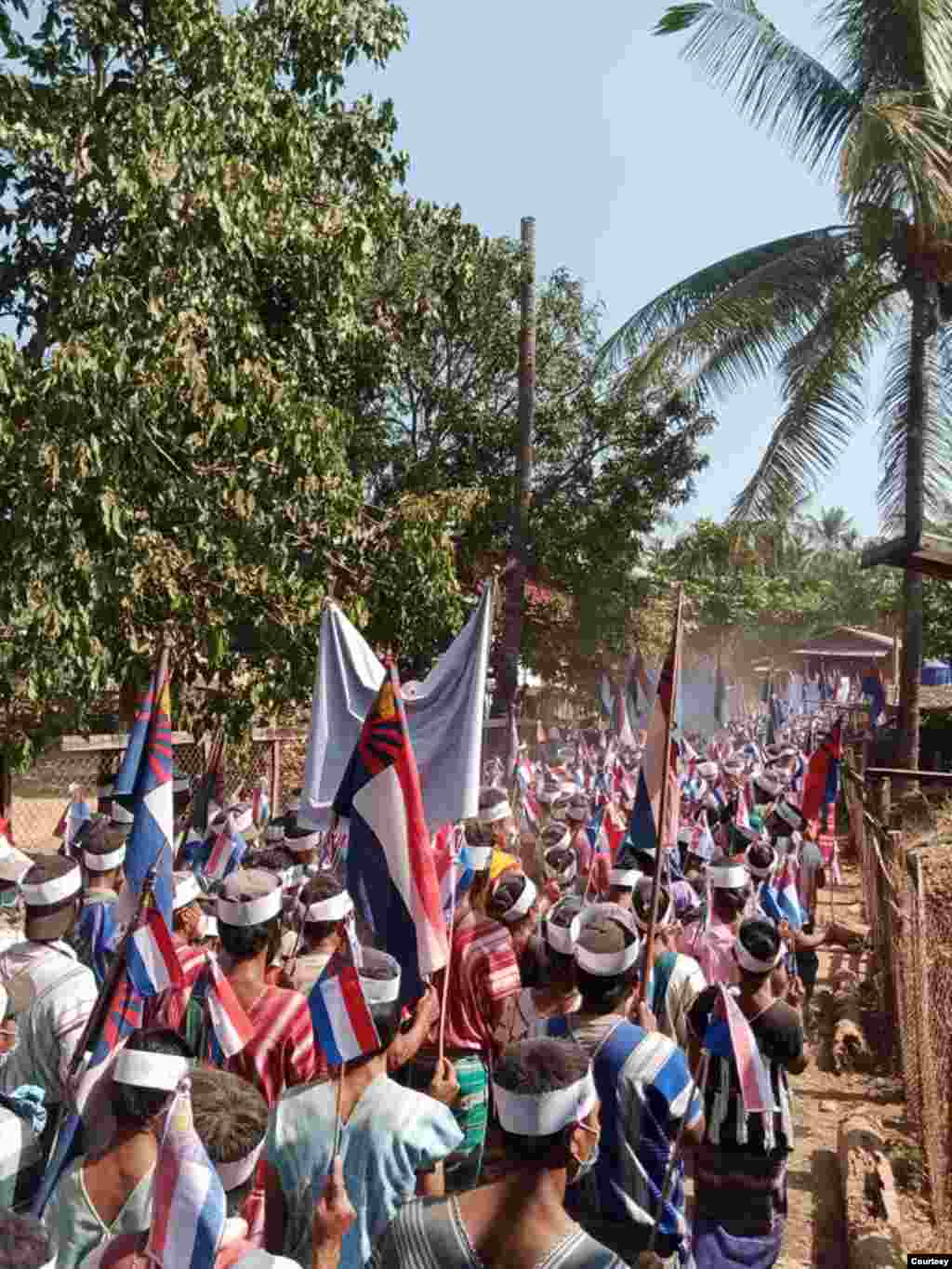 ဘီးလင်းဒေသက ကရင်ကျေးရွာသားများ ဆန္ဒပြမြင်ကွင်း တချို့။ (ဓါတ်ပုံ - စောမြအေး - ဇန်နဝါရီ ၂၇၊ ၂၀၂၁)