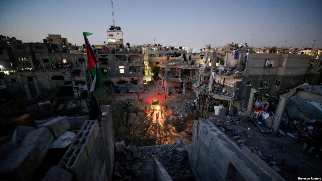 Rumah-rumah yang rusak akibat serangan udara Israel selama pertempuran Israel-Hamas di Gaza. (Foto: Reuters)