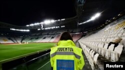 Le stade vide de la Juventus à Turin avant que le match Juventus / Inter Milan ne soit joué à huis clos en raison de la pandémie de coronavirus le 8 mars 2020.