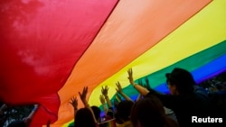 Parade Pride Lesbian, Gay, Biseksual dan Transgender (LGBT) di Hong Kong, 8 November 2014. Pekan Advokasi Queer ASEAN yang sedianya dilangsungkan di Jakarta pekan ini ditangguhkan dan dipindahkan ke luar Indonesia. (Foto: Reuters)