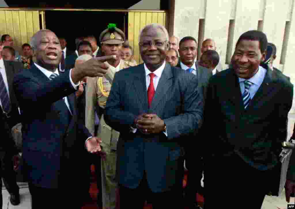 Dec. 28: Benin's President Boni Yayi (R), Sierra Leone's President Ernest Bai Koroma and incumbent Ivory Coast leader Laurent Gbagbo (L) speak after meeting in Abidjan. Three west African presidents met incumbent Ivory Coast leader Gbagbo on Tuesday to de