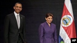 President Barack Obama and Costa Rica President Laura Chinchilla arrive for their joint news conference at the National Center for Art and Culture in San Jose, Costa Rica, May 3, 2013. 