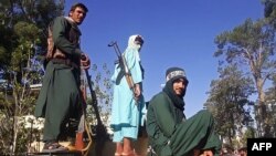 طالبان نے لگ بھگ 20 برس بعد اتوار کو دوبارہ کابل کا کنٹرول سنبھال لیا تھا۔ 