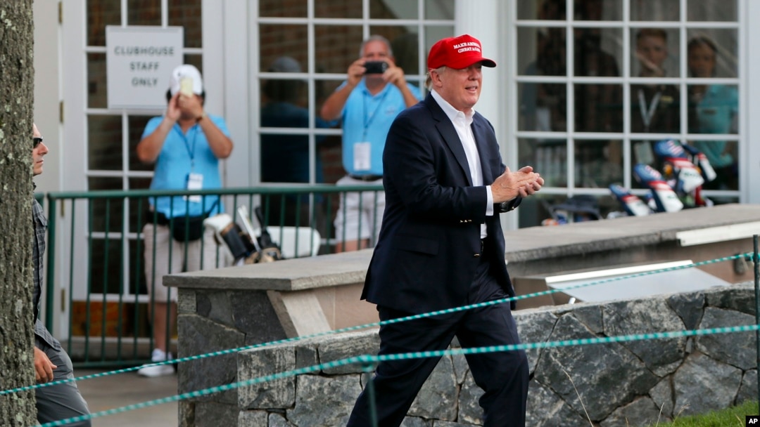 Presiden AS Donald Trump tengah berlibur di resor golfnya di Bedminster, New Jersey (foto: dok). 