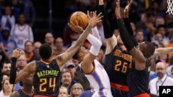 Russell Westbrook (au centre), Oklahoma City, le 19 décembre 2016.