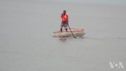 Des canoë à partir des bouteilles en plastique recyclées au Cameroun (vidéo)