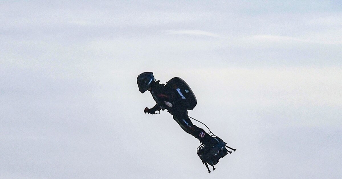 He Made It! Frenchman Crosses Channel on 'Flyboard'
