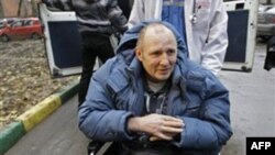 Ký giả Mikhail Beketov bị tấn công dã man, khiến ông giờ đây gần như không thể nói được và bị tổn thương não